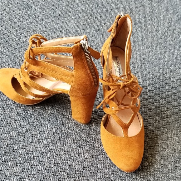 Tan Heels - Picture 3 of 6